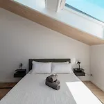 Apartamento Attic 64 By 