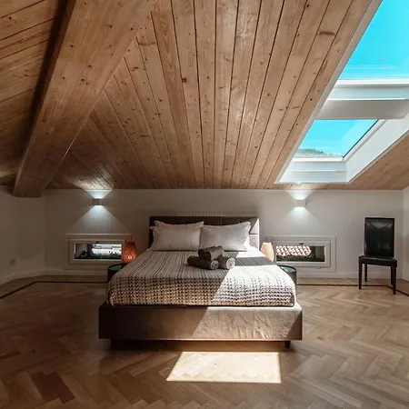 Attic 64 - The House Of Travelers * Como