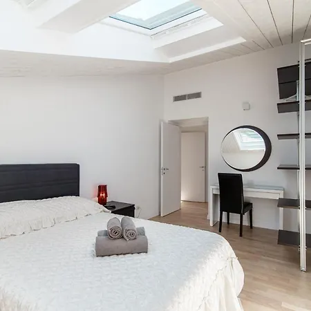 Attic 64 - The House Of Travelers Como