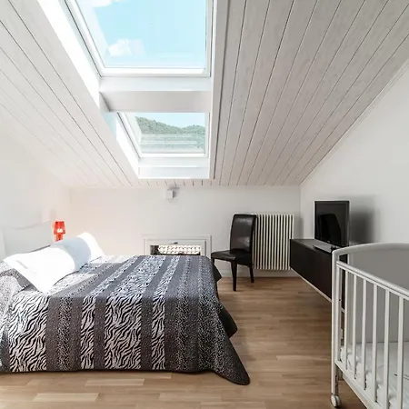 Attic 64 - The House Of Travelers Apartment