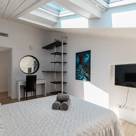Attic 64 - The House Of Travelers Apartment Como