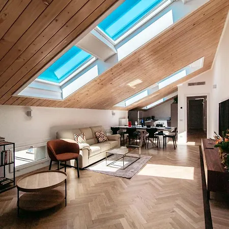 Apartment Attic 64 - The House Of Travelers *