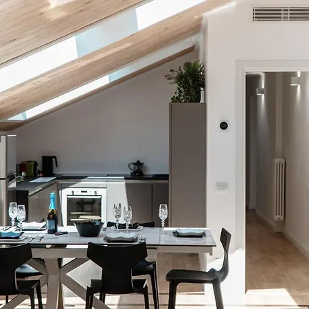 Attic 64 - The House Of Travelers Apartment